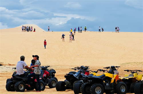 Check in Bàu Trắng – Phan Thiết cực ngầu cùng xe jeep